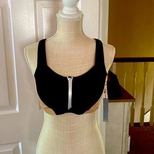 NWT VICTORIA'S SECRET
Knockout Front-Close Sports Bra with zipper